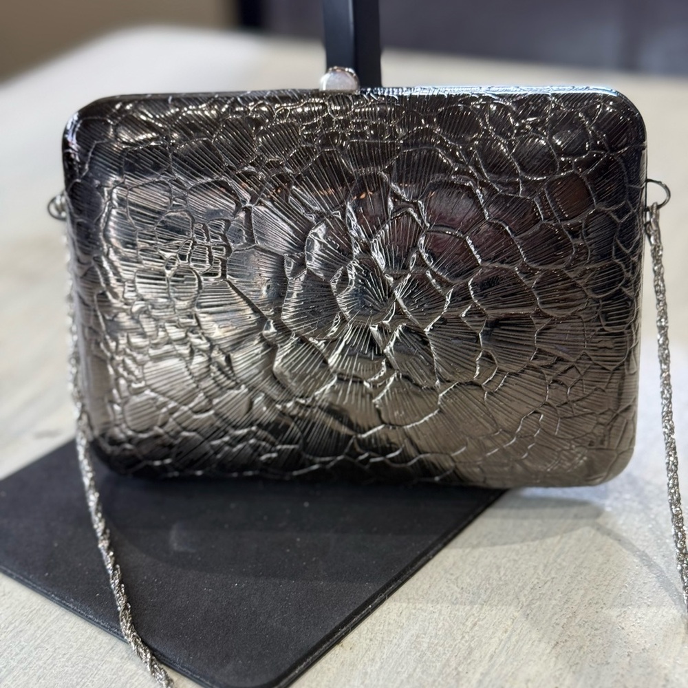 La Regale Metallic Embossed Floral Clutch - Silver